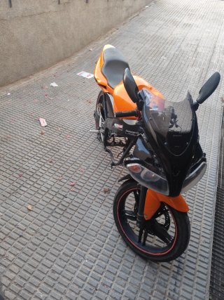 Yamaha TZR Naranja