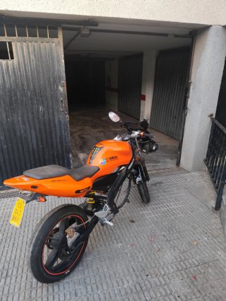 Yamaha TZR Naranja