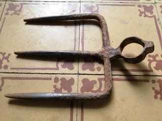 Horca de hierro antigua