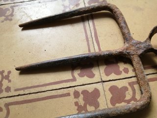 Horca de hierro antigua