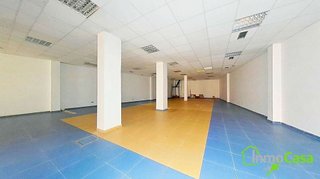 Local comercial en alquiler en Milán - Pumarín - Teatinos en Oviedo