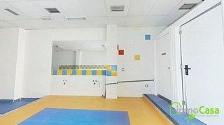 Local comercial en alquiler en Milán - Pumarín - Teatinos en Oviedo