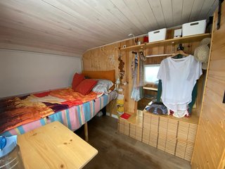 Finca urbana con caravana y trastero