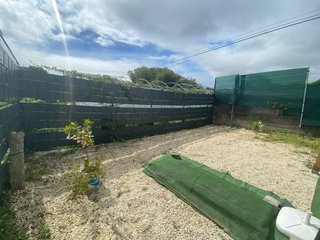 Finca urbana con caravana y trastero