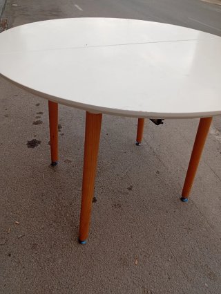 Mesa redonda blanca