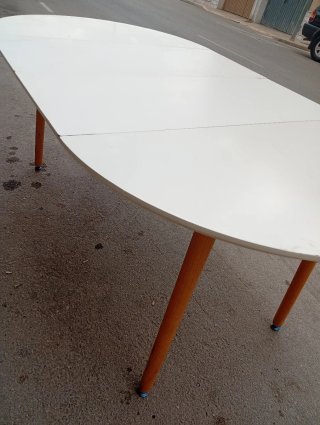 Mesa redonda blanca