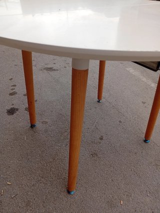 Mesa redonda blanca