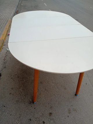 Mesa redonda blanca