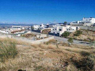 Terreno en venta en Zubia (La)