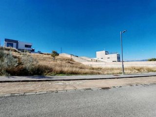 Terreno en venta en Zubia (La)