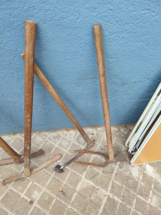 Herramientas antiguas de madera y metal