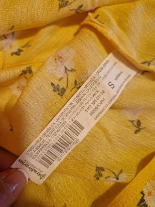Top tirantes flores amarillo Talla S Stradivarius