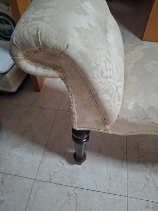 Butaca descalzadora antigua tela y madera