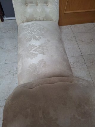 Butaca descalzadora antigua tela y madera