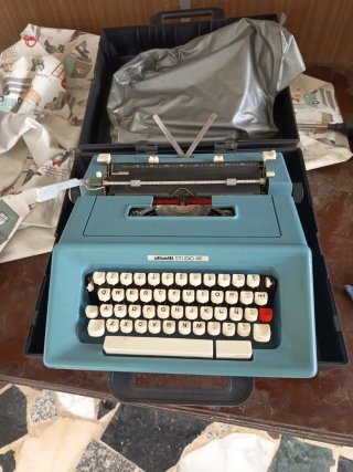 Máquina de escribir Olivetti Studio 46