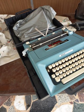 Máquina de escribir Olivetti Studio 46