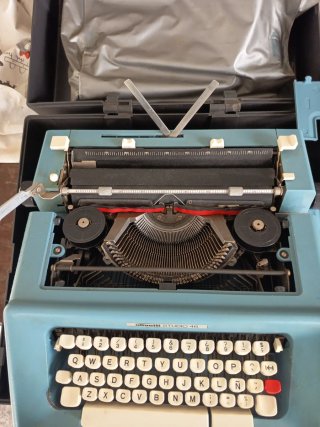 Máquina de escribir Olivetti Studio 46