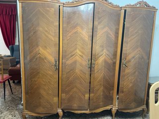 Armarios y cómodas de madera marrón. No envios