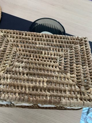 Cesta de mimbre con asa y separadores