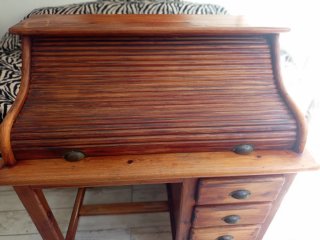 Escritorio bureau madera persiana latón