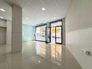 Local comercial en alquiler en Carranque - Haza Cuevas en Málaga