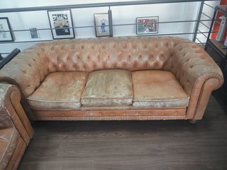 Divano Chesterfield in Pelle Marrone