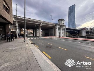 Garaje en venta en San Pedro de Deusto-La Ribera en Bilbao