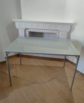 Mesa cristal y metal gris