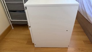 Juego 2 mesitas de noche blancas