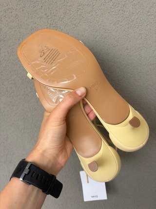 Sandalias Mango Talla 37     color mantequilla.