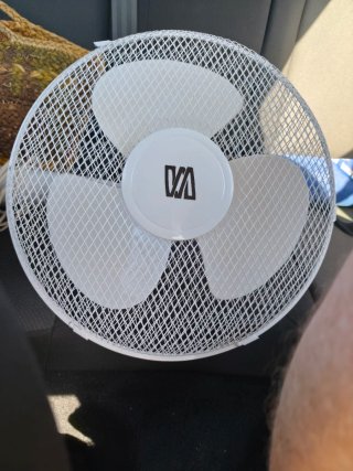 Ventilador de mesa blanco