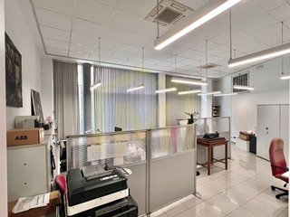 Local comercial en alquiler en El Llano en Gijón