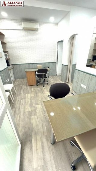 Local comercial en alquiler en La Unión - Cruz de Humilladero - Los Tilos en Málaga
