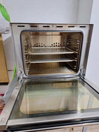 Forno professionale con luce interna