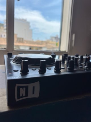 Mesa DJ Traktor Kontrol S2