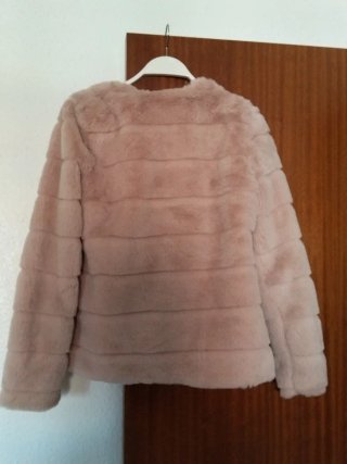 Chaqueta de pelo rosa nude