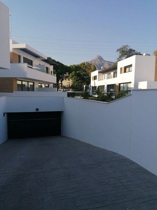 Casa adosada en alquiler en Los Naranjos - Las Brisas en Marbella