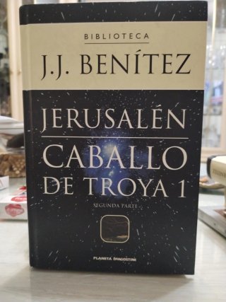 Varios libros de  J.J. Benítez
