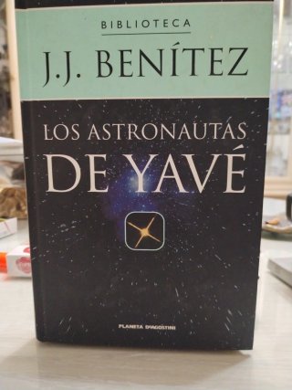 Varios libros de  J.J. Benítez