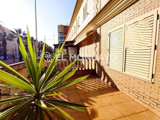 Casa adosada en venta en Zona Pueblo en Guardamar del Segura