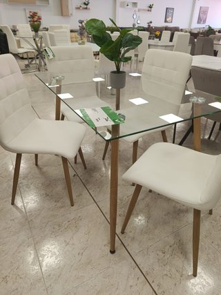 Comedor de Vidrio patas de madera  NUEVO