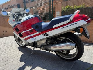Honda CBR 1000F Roja y Blanca