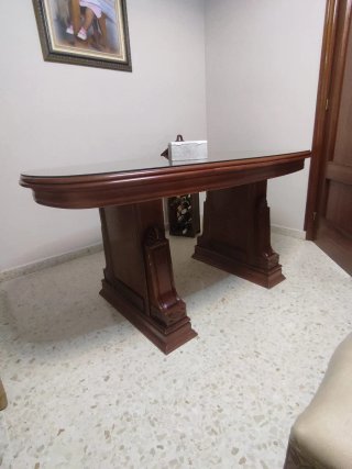 Mesa de madera extensible con cristal