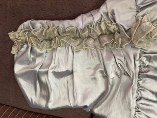 Vestido corto verde con volantes