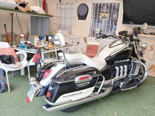 Triumph Rocket III Negra y Blanca
