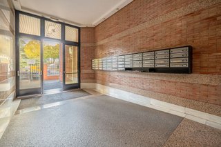 Nave industrial en venta en San Fermín en Madrid