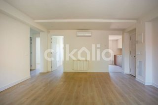 Piso en venta en Valdeacederas en Madrid