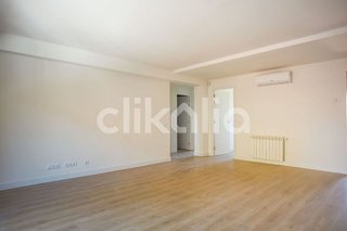 Piso en venta en Valdeacederas en Madrid