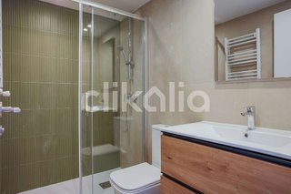 Piso en venta en Valdeacederas en Madrid