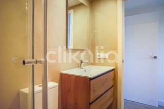Piso en venta en Valdeacederas en Madrid